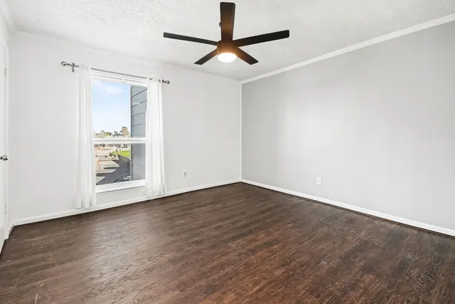 $224,000 | 307 Yacht Club Lane, Unit 307, El Lago, TX 77586