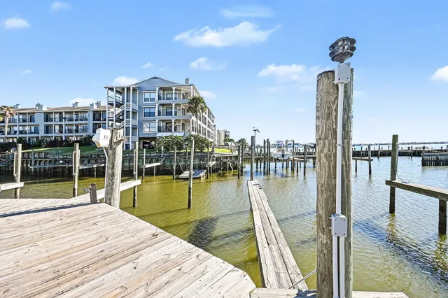 $224,000 | 307 Yacht Club Lane, Unit 307, El Lago, TX 77586