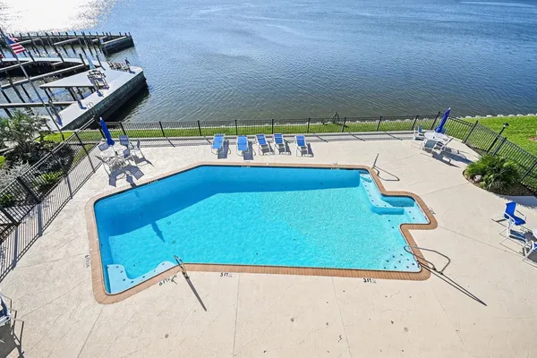 $219,000 | 307 Yacht Club Lane, Unit 307, El Lago, TX 77586