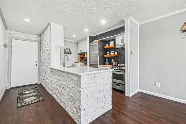 $219,000 | 307 Yacht Club Lane, Unit 307, El Lago, TX 77586