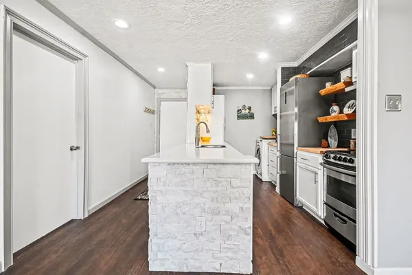 $219,000 | 307 Yacht Club Lane, Unit 307, El Lago, TX 77586