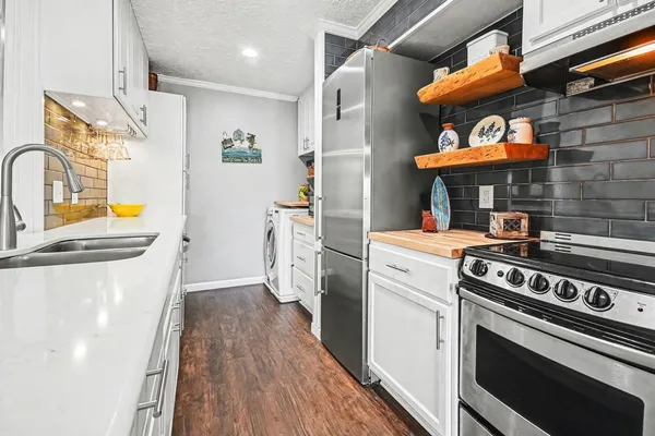 $219,000 | 307 Yacht Club Lane, Unit 307, El Lago, TX 77586