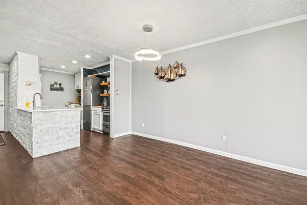 $219,000 | 307 Yacht Club Lane, Unit 307, El Lago, TX 77586