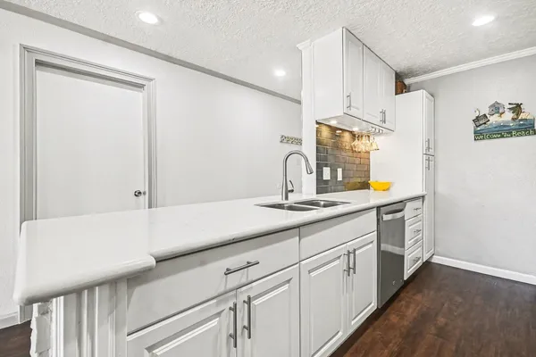 $219,000 | 307 Yacht Club Lane, Unit 307, El Lago, TX 77586