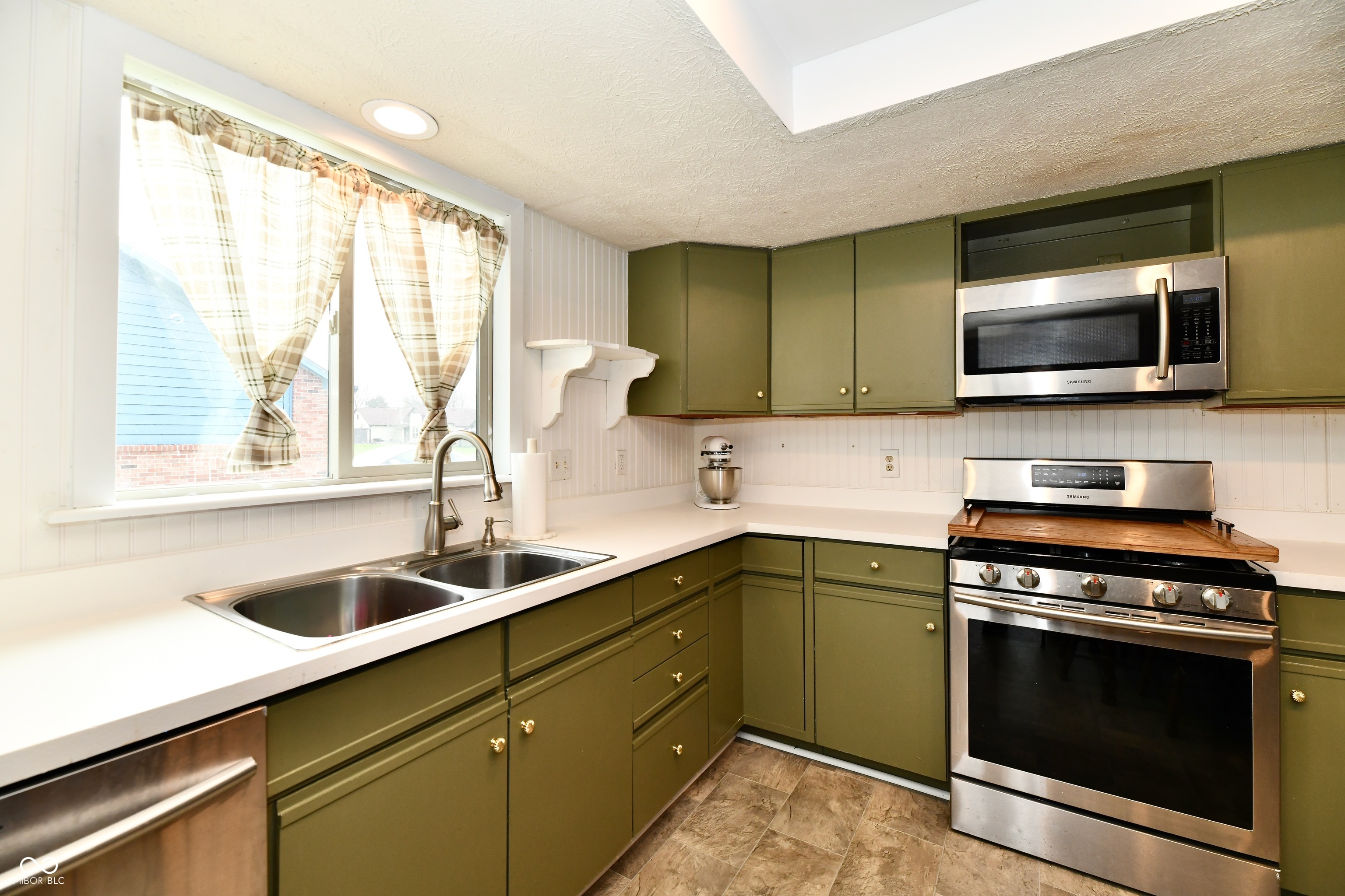 1132 Madrid Road Greenwood, IN 46143 - Photo 14 of 54