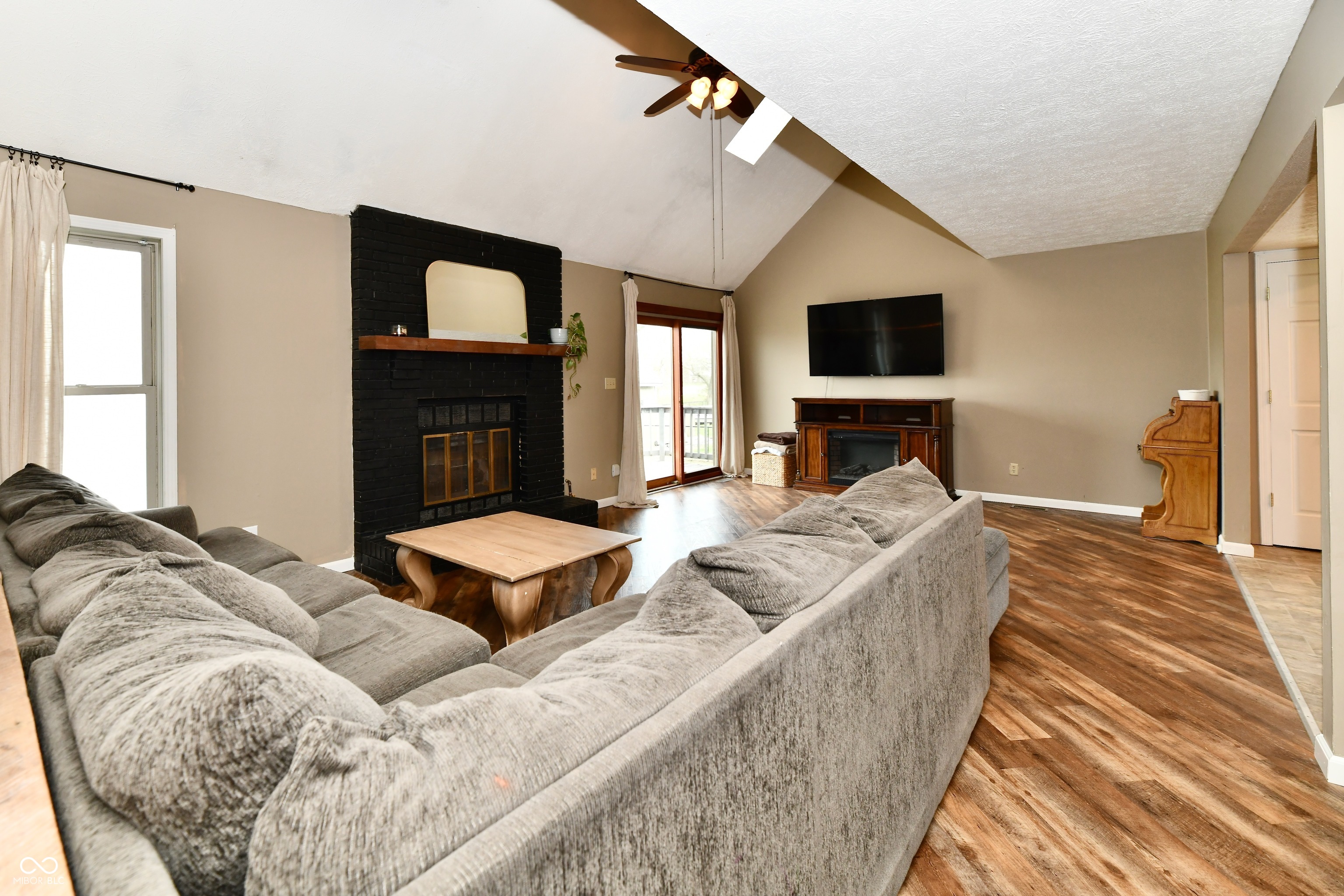 1132 Madrid Road Greenwood, IN 46143 - Photo 10 of 54