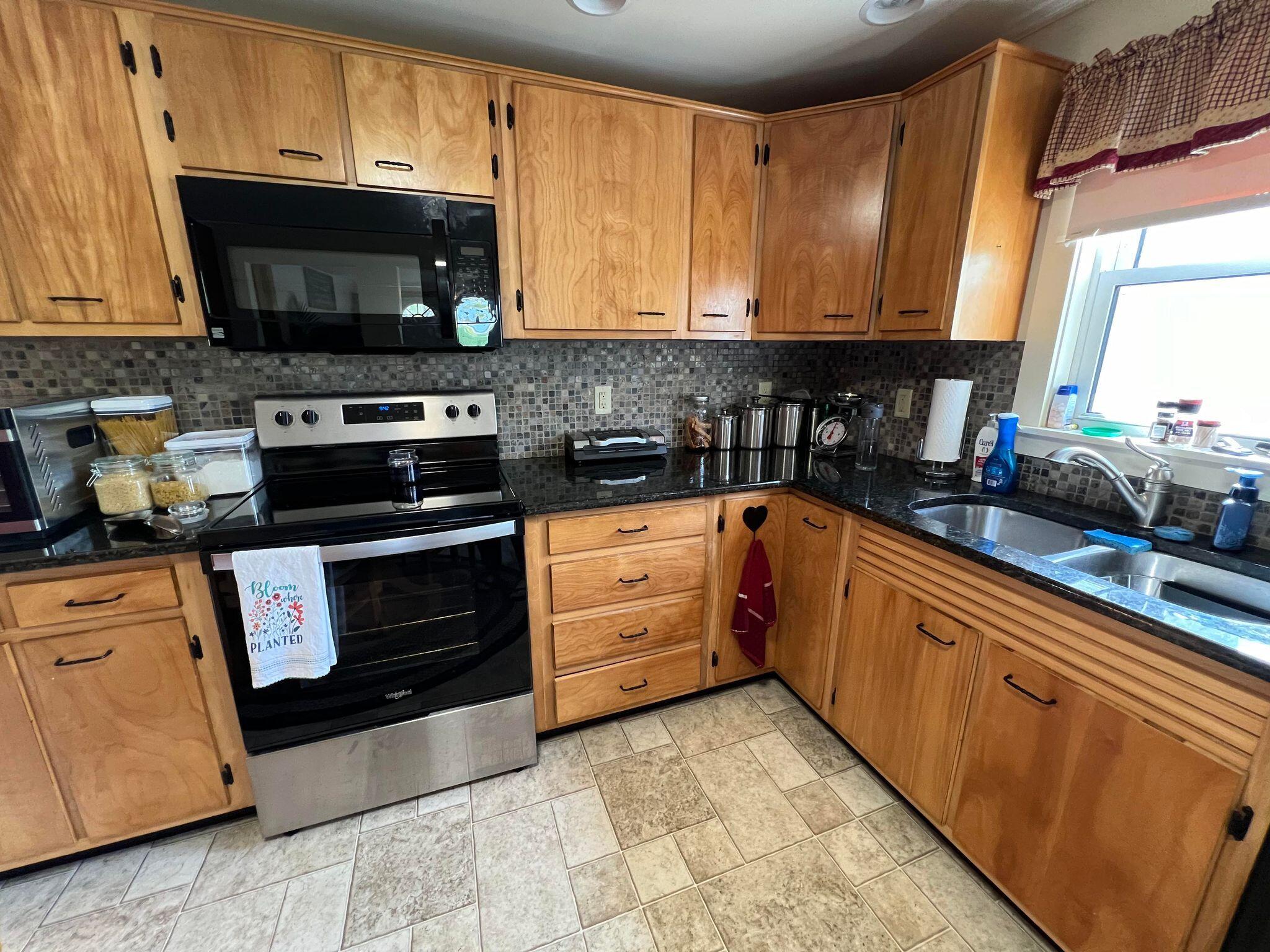 586 Fort Fairfield Road Caribou, ME 04736 - Photo 5 of 26 Kitchen