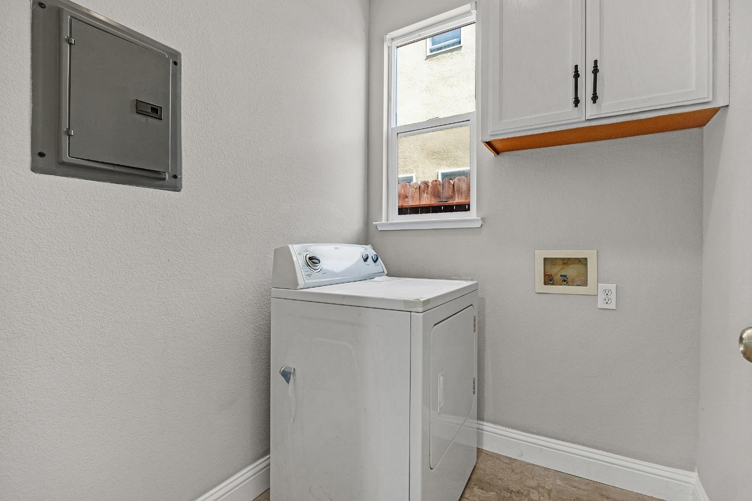 2963 Rugby Court Tracy, CA 95377 - Photo 15 of 40 a utility room with dryer and washer