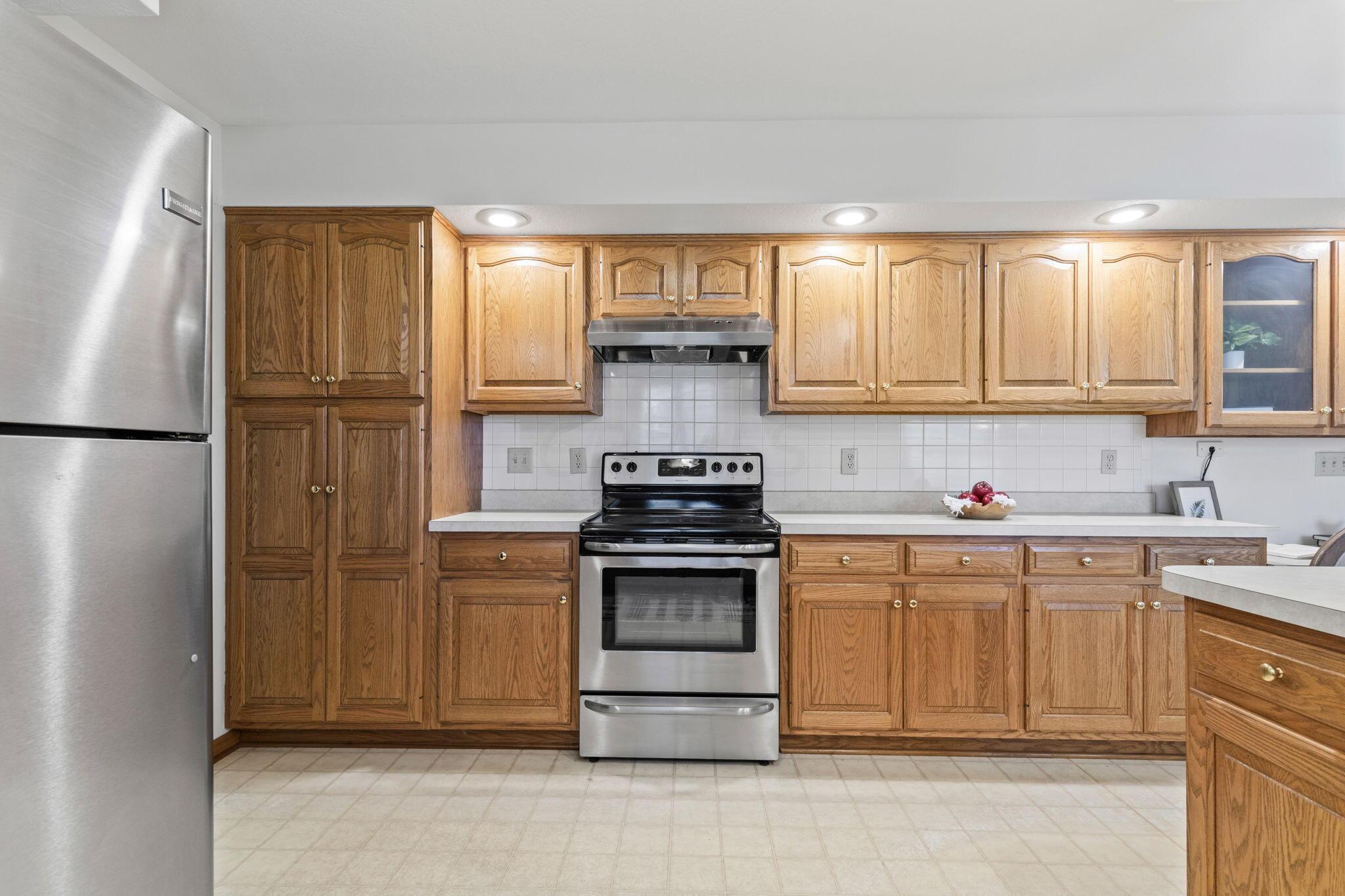 4786 Davidson Road Hilliard, OH 43026 - Photo 25 of 45 44-web-or-mls-Kitchen_Hommati102 (4)