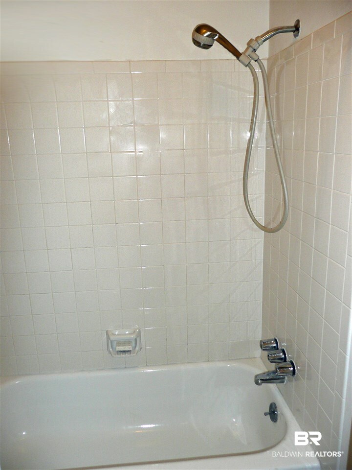 311 Dawn Place Mobile, AL 36609 - Photo 20 of 35 Master Bath