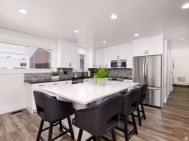 8252 Wood Street Midvale, UT 84047 - Photo 4 of 40 Large quartz island