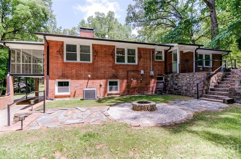 501 Dunham Road Gastonia, NC 28054 - Photo 34 of 38 a backyard of a house with seating space