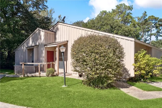$2,000 | 110 East Brighton Court, Mandeville, LA 70471