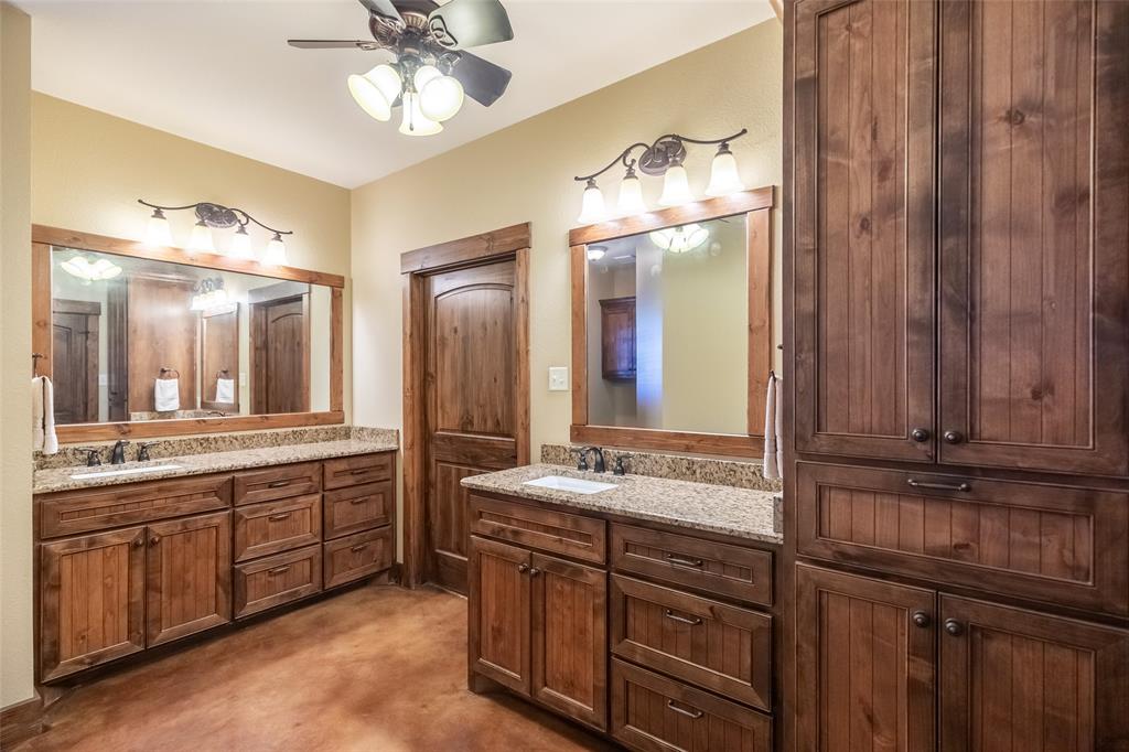 14600 Interstate 20 Roscoe, TX 79545 - Photo 22 of 40 Primary Ensuite w/ Separate Vanities and Built in Linen Closet