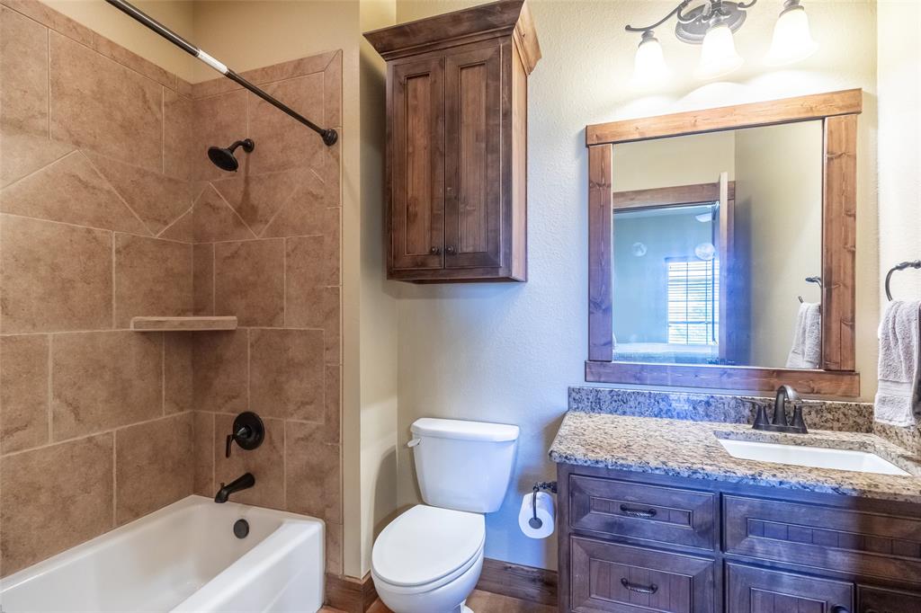 14600 Interstate 20 Roscoe, TX 79545 - Photo 25 of 40 Bedroom 2 Ensuite Bathroom