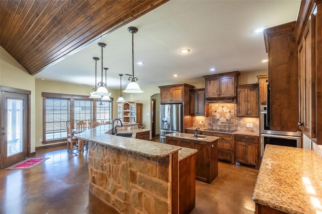 14600 Interstate 20 Roscoe, TX 79545 - Photo 5 of 40 Foyer View to Gorgeous Functional Kitchen Open to Dining Area