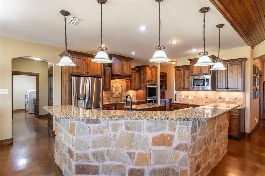14600 Interstate 20 Roscoe, TX 79545 - Photo 6 of 40 Stone Breakfast Bar W/ Room for 6 Barstools