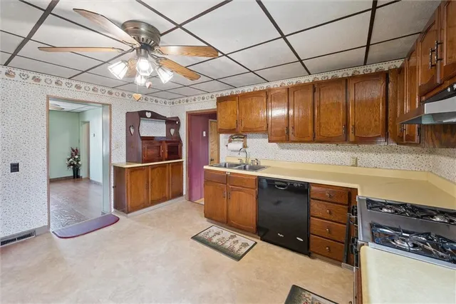 a view of a storage & utility room