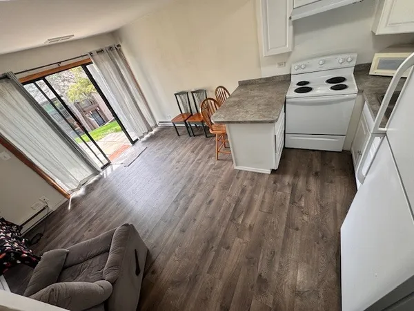 $77,700 | 28 Jamaica Colony Street, Unit 3, Fox Lake, IL 60020