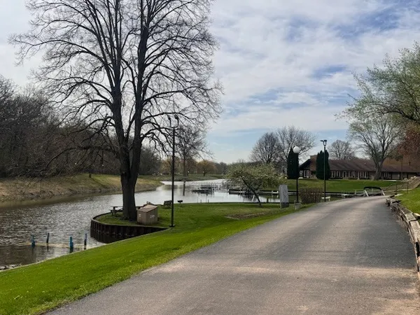 $77,700 | 28 Jamaica Colony Street, Unit 3, Fox Lake, IL 60020