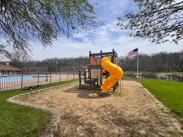 $77,700 | 28 Jamaica Colony Street, Unit 3, Fox Lake, IL 60020