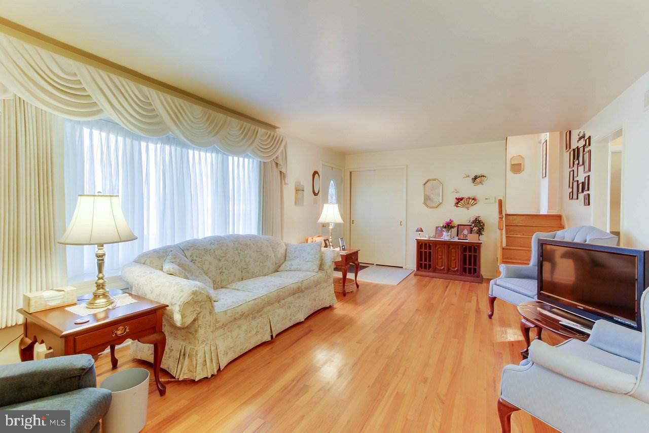 1733 Crescent Road York, PA 17403 - Photo 4 of 26