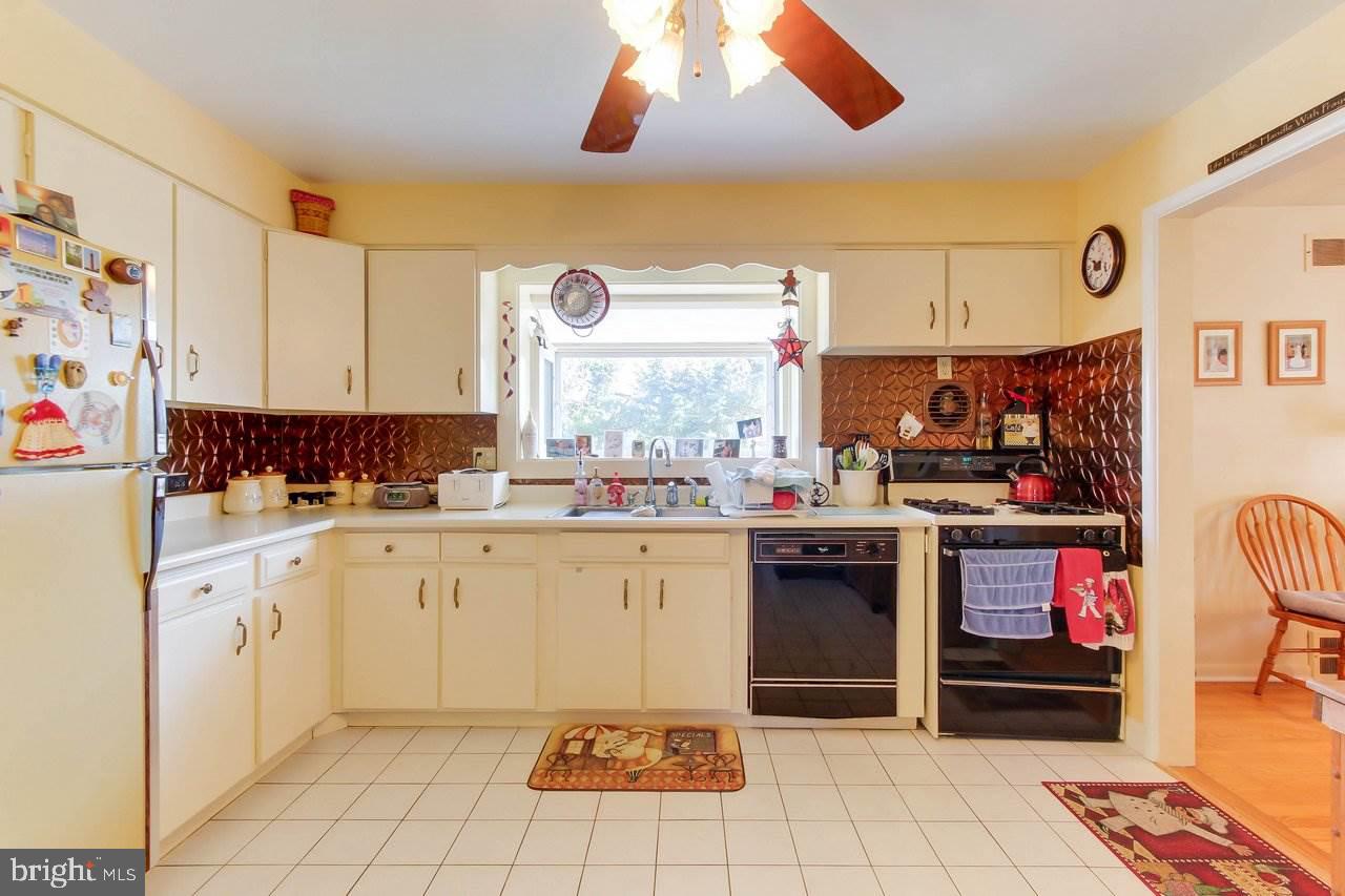 1733 Crescent Road York, PA 17403 - Photo 8 of 26