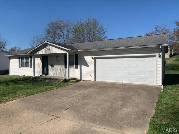 $189,900 | 207 Hillvale Drive, Cape Girardeau, MO 63701