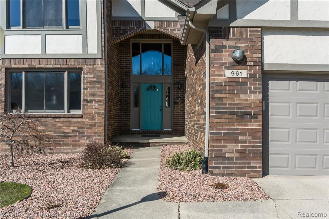 961 River Mist Drive Rochester, MI 48307 - Photo 4 of 56 004-Front_Entrance-3907881-large.jpg