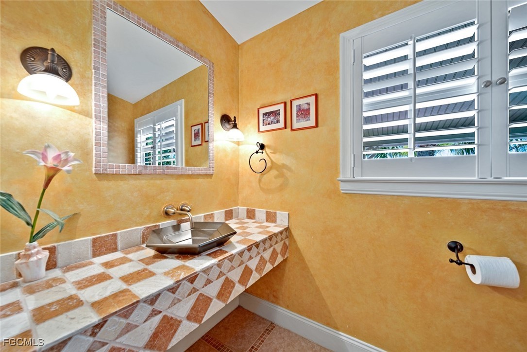 716 Rabbit Road Sanibel, FL 33957 - Photo 16 of 35