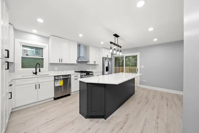 $418,300 | 3723 West 104th Street, Chicago, IL 60655