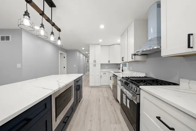 $418,300 | 3723 West 104th Street, Chicago, IL 60655