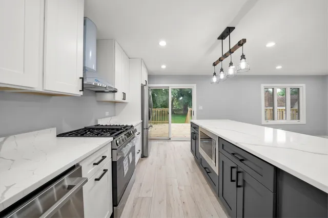 $418,300 | 3723 West 104th Street, Chicago, IL 60655