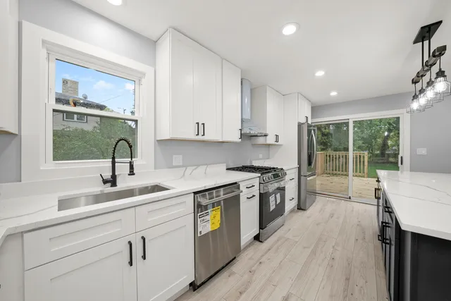 $418,300 | 3723 West 104th Street, Chicago, IL 60655