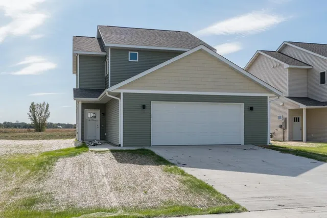 $319,900 | 3105 Bassett Drive, Mankato, MN 56001