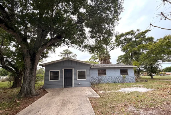 $2,300 | 407 North 29th Street, Fort Pierce, FL 34947