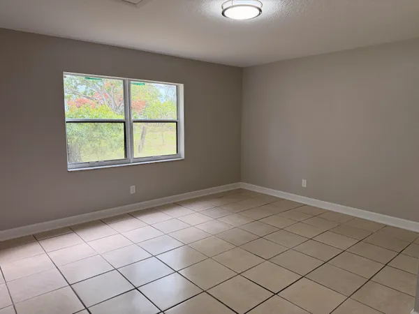 $2,300 | 407 North 29th Street, Fort Pierce, FL 34947