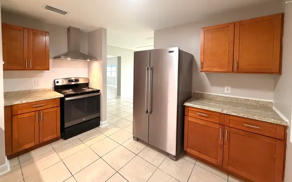 $2,300 | 407 North 29th Street, Fort Pierce, FL 34947