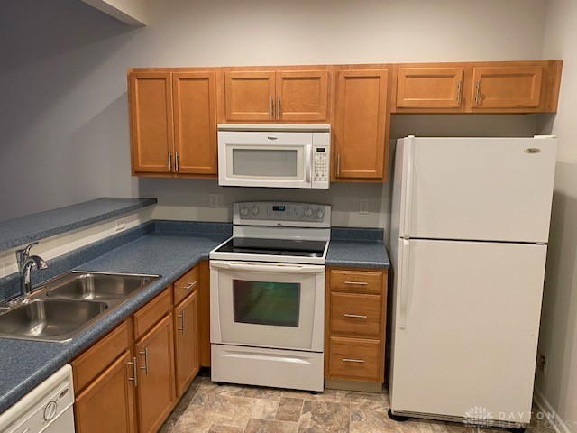 4332 Straight Arrow Road Beavercreek, OH 45430 - Photo 5 of 22 Well appointed kitchen.
