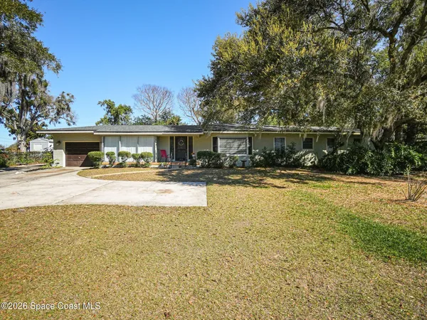 $490,000 | 975 Fairview Avenue, Mount Dora, FL 32757