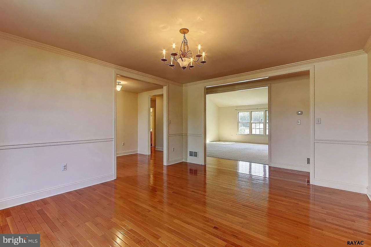 617 Campbell Road York, PA 17402 - Photo 4 of 28 Gallery Image 4