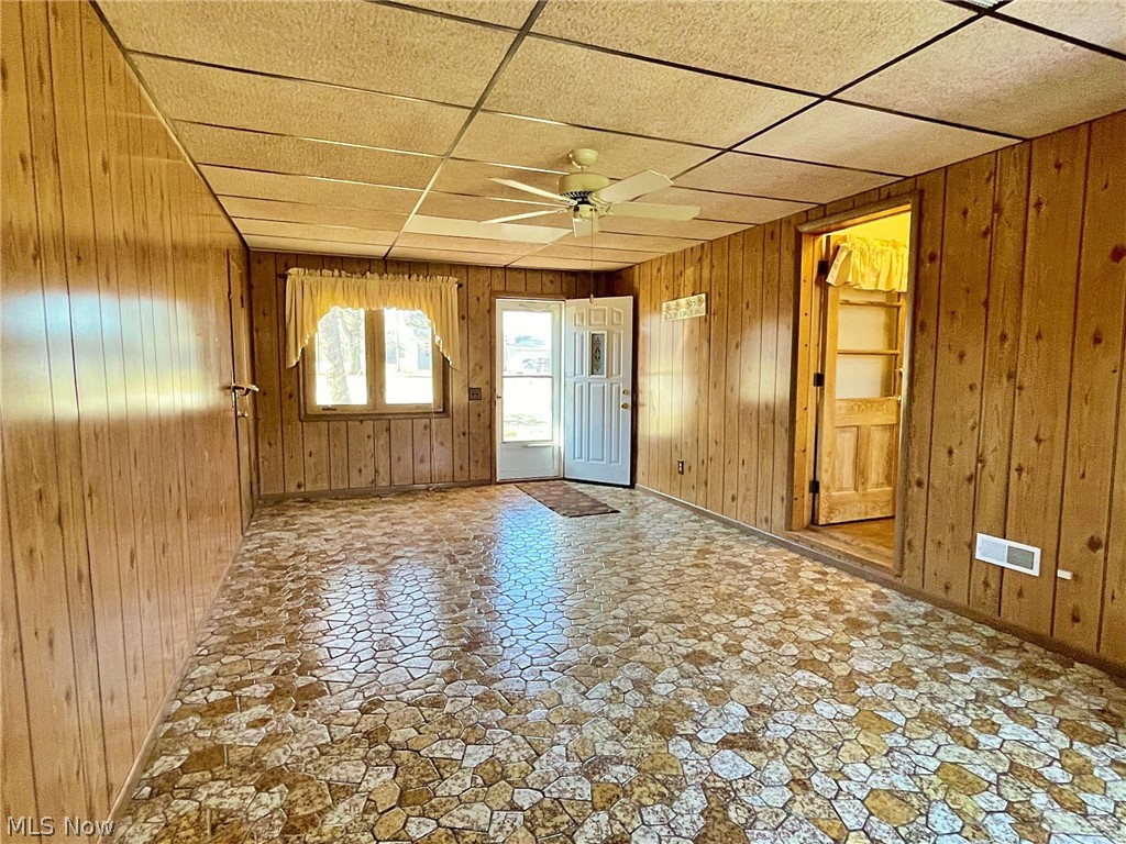 371 Annis Road Amherst, OH 44001 - Photo 5 of 31