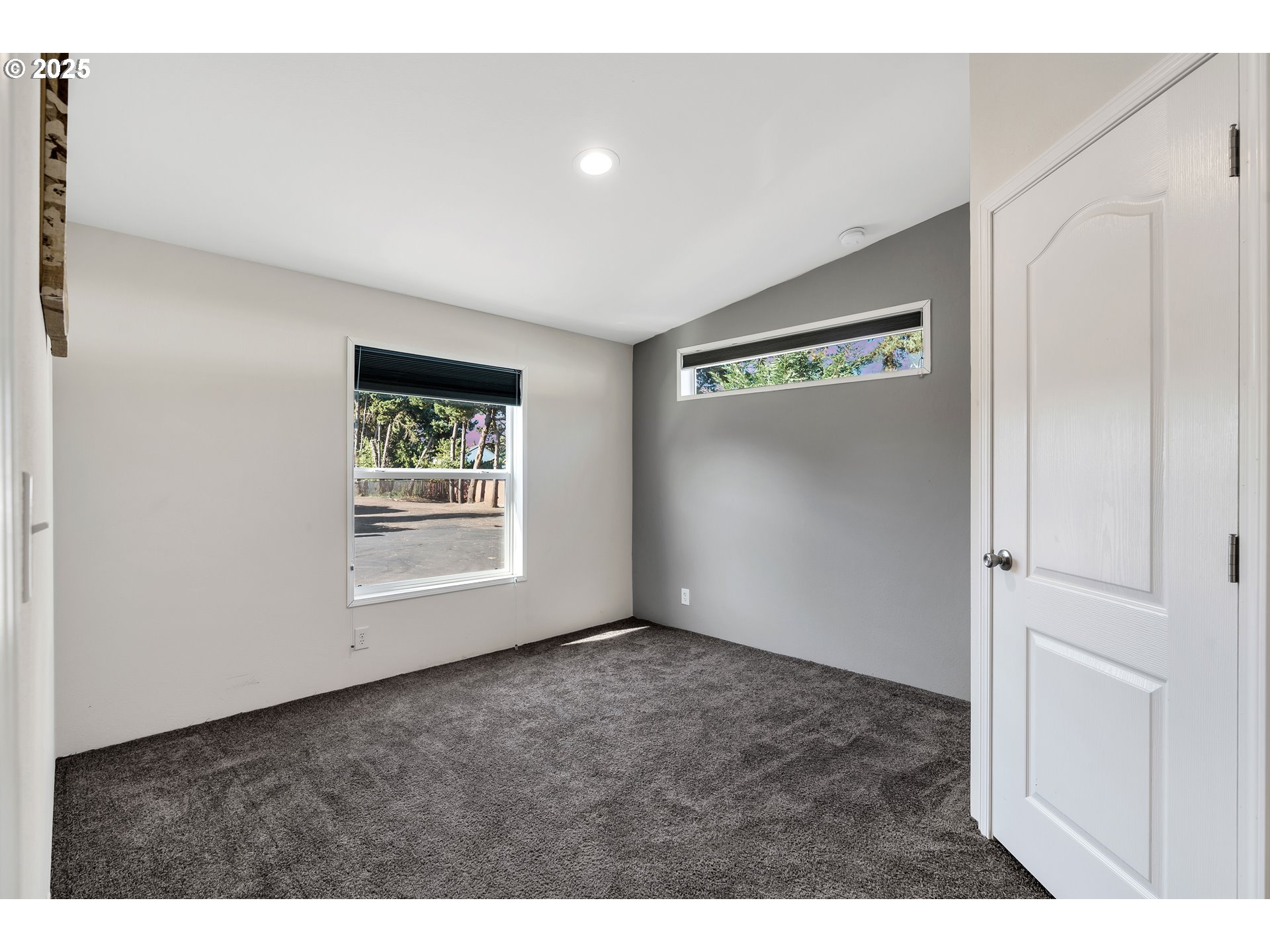 4915 Swegle Road Northeast, Unit 63 Salem, OR 97301 - Photo 19 of 36 a view of an empty room with a window