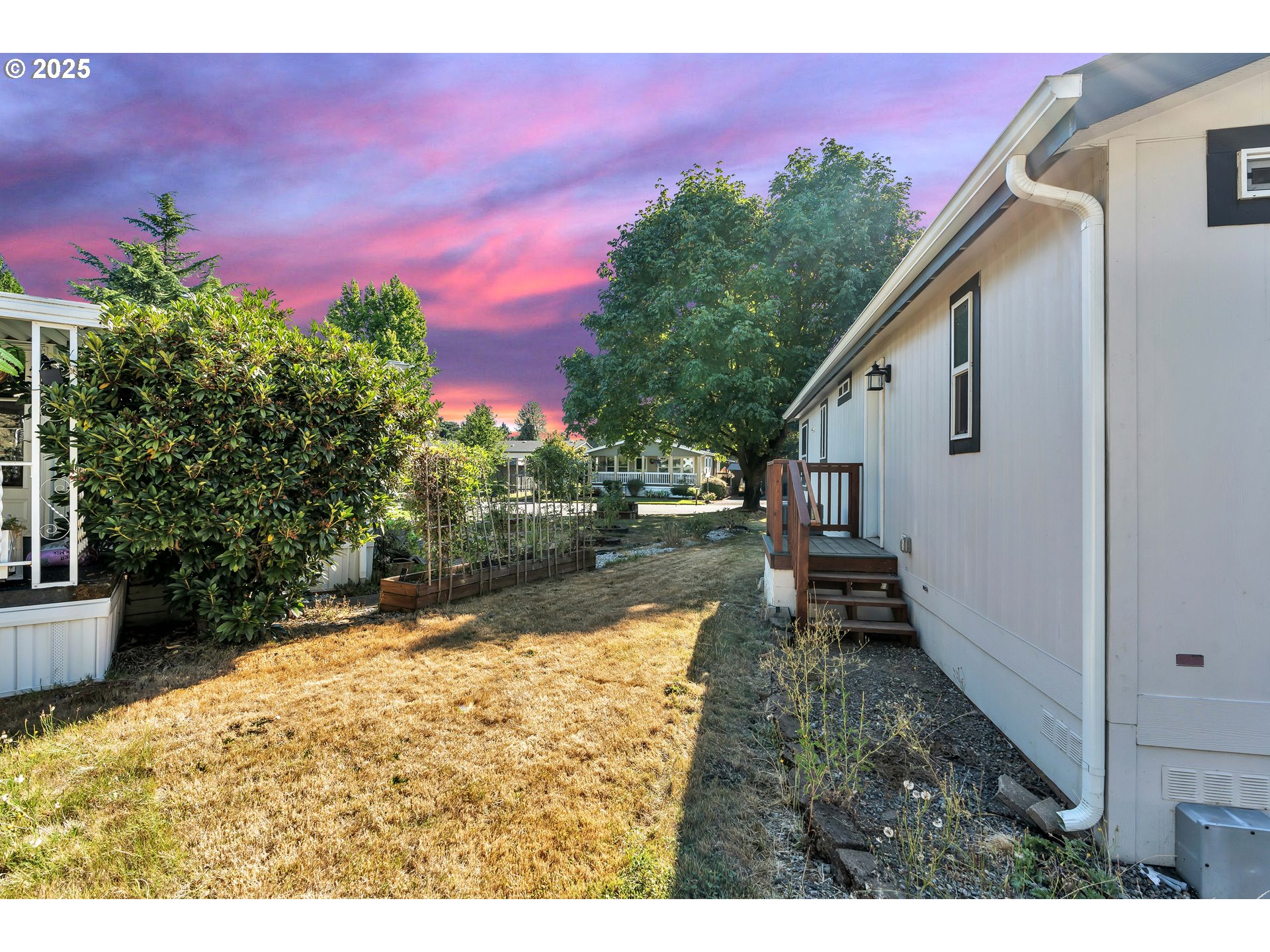 4915 Swegle Road Northeast, Unit 63 Salem, OR 97301 - Photo 22 of 36 a view of a backyard with a house