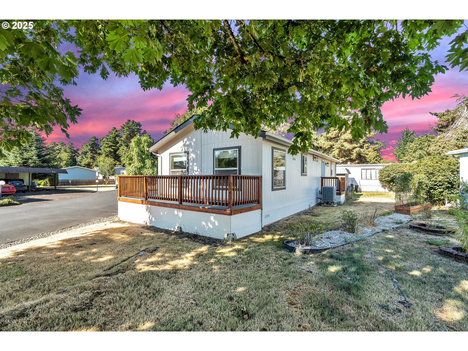 4915 Swegle Road Northeast, Unit 63 Salem, OR 97301 - Photo 25 of 36 a house view with a garden
