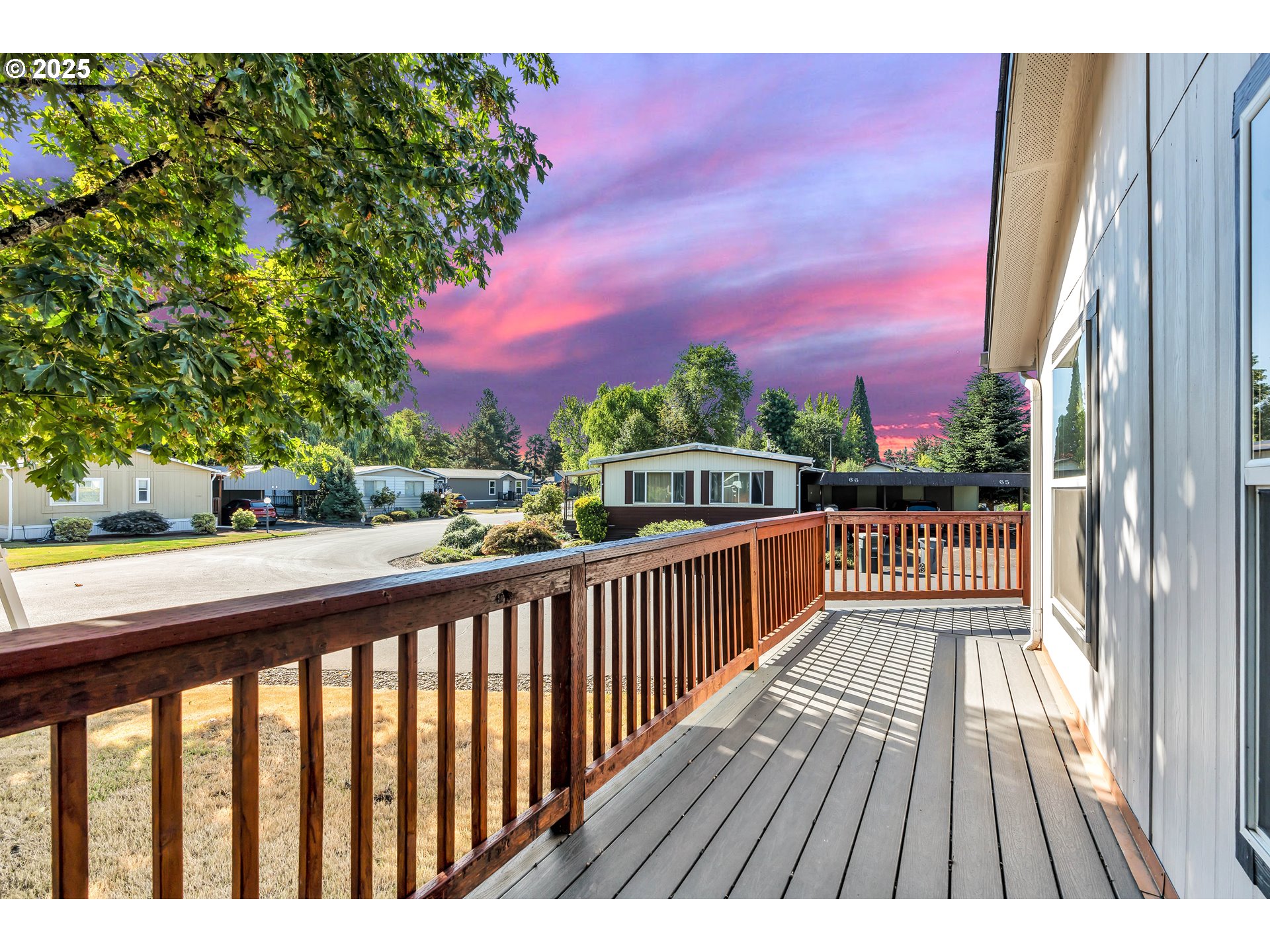 4915 Swegle Road Northeast, Unit 63 Salem, OR 97301 - Photo 26 of 36 a view of city from a balcony