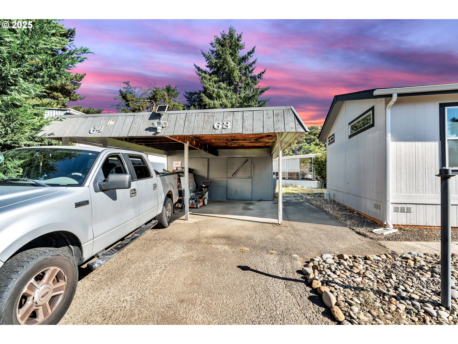4915 Swegle Road Northeast, Unit 63 Salem, OR 97301 - Photo 27 of 36 a view of a house with a patio