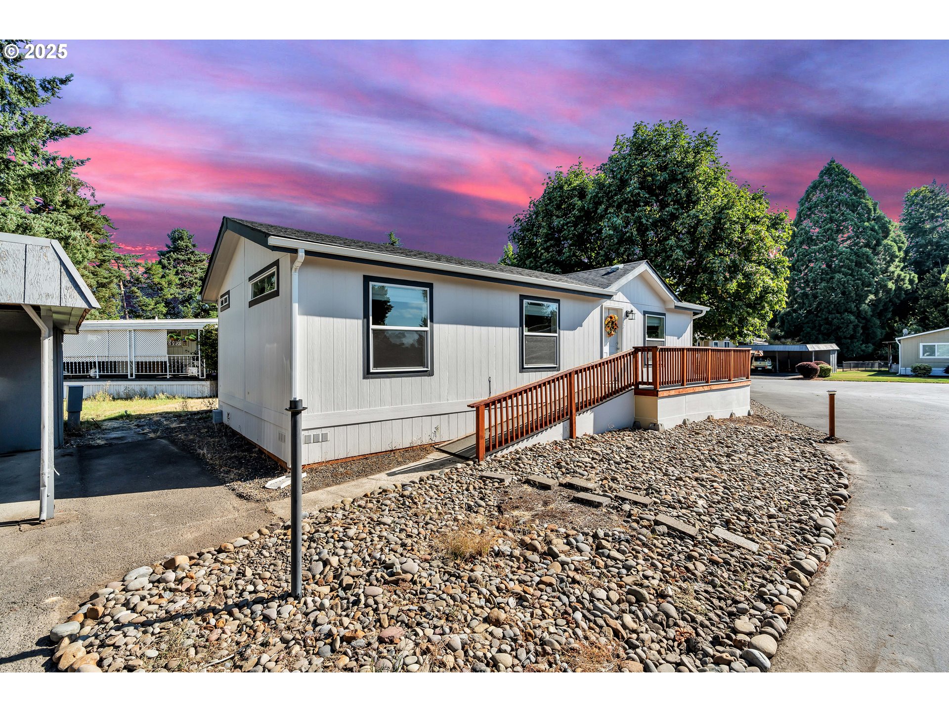 4915 Swegle Road Northeast, Unit 63 Salem, OR 97301 - Photo 3 of 36 a view of a backyard with a house