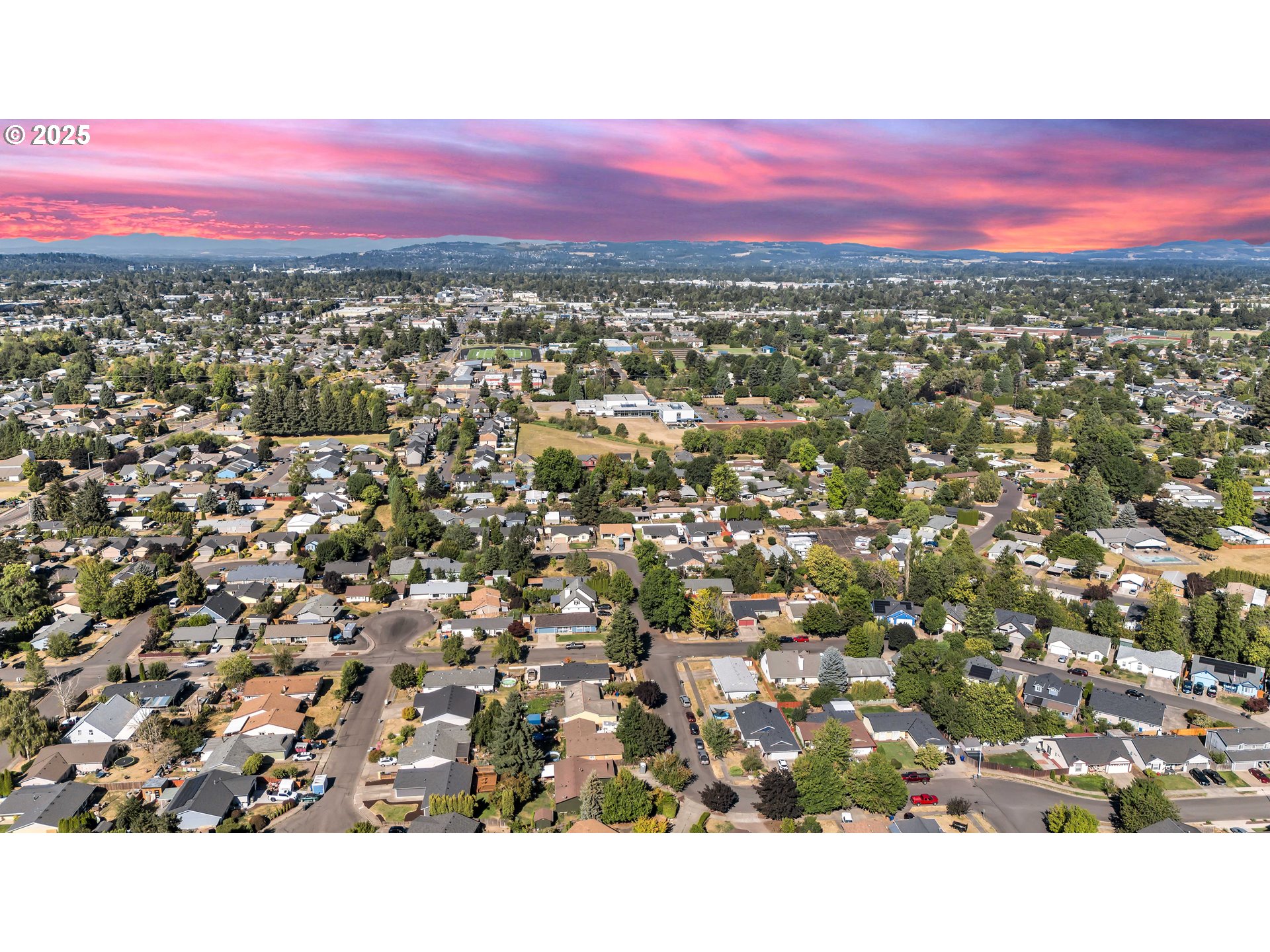 4915 Swegle Road Northeast, Unit 63 Salem, OR 97301 - Photo 35 of 36 a view of a city with sunset