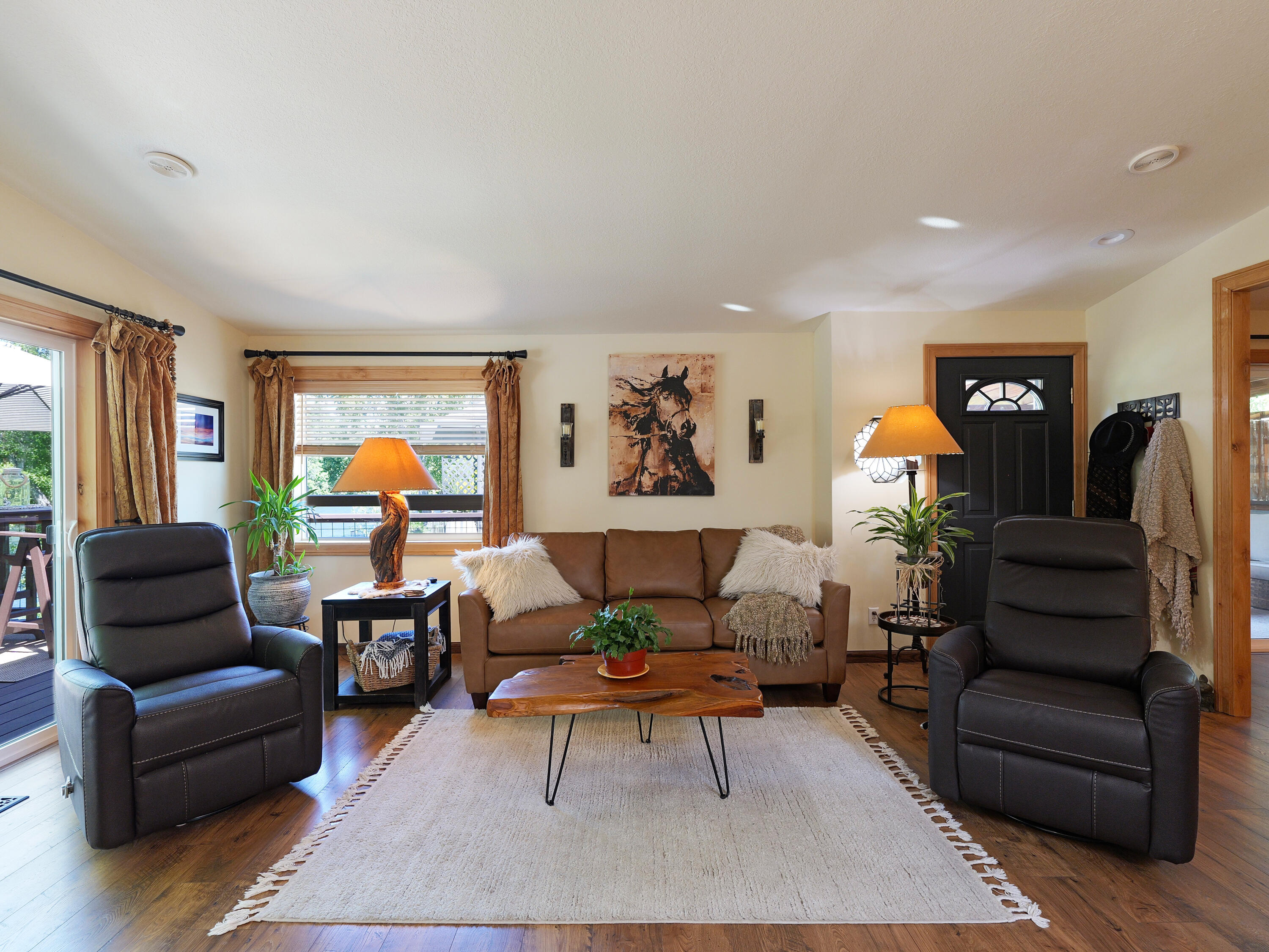 150 Castaline Place Shady Cove, OR 97539 - Photo 13 of 83 Living Room